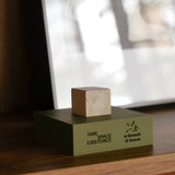 "Progress" Cubo de Concreto con Soporte Impreso en 3D - Edición limitada de 200